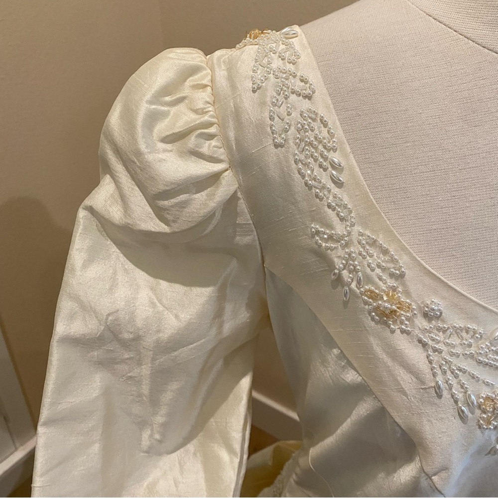 100% silk vintage Ivory Bridal Gown with straps with beaded bodice - Picture 9 of 16